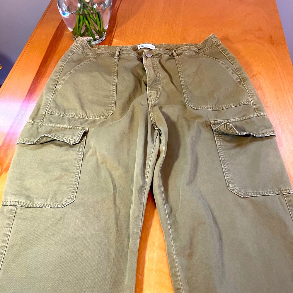 Zara cargo pants in classic khaki